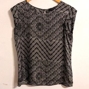 The Limited Gray & White Patterned Short Sleeve Top
